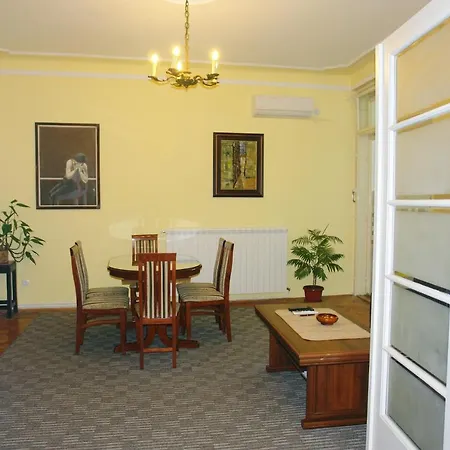 Tasmajdan Apartment *
